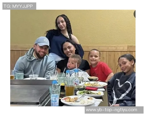 美媒分享库里一家六口温馨聚餐瞬间时光荏苒令人感慨不已 美媒分享库里一家六口温馨聚餐瞬间时光荏苒令人感慨不已