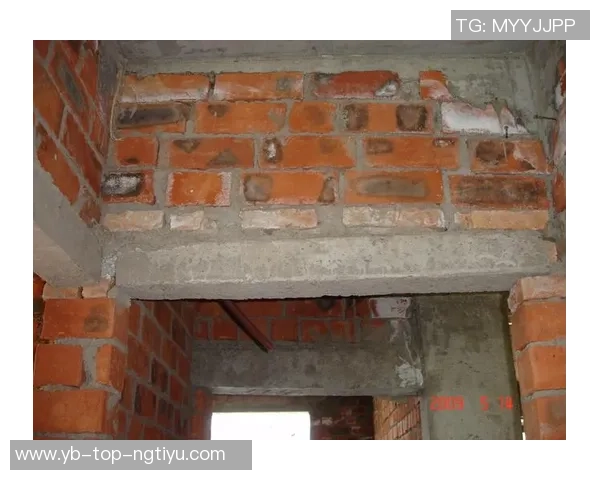 马兰头球攻门险些破门球擦门梁而过令人惋惜